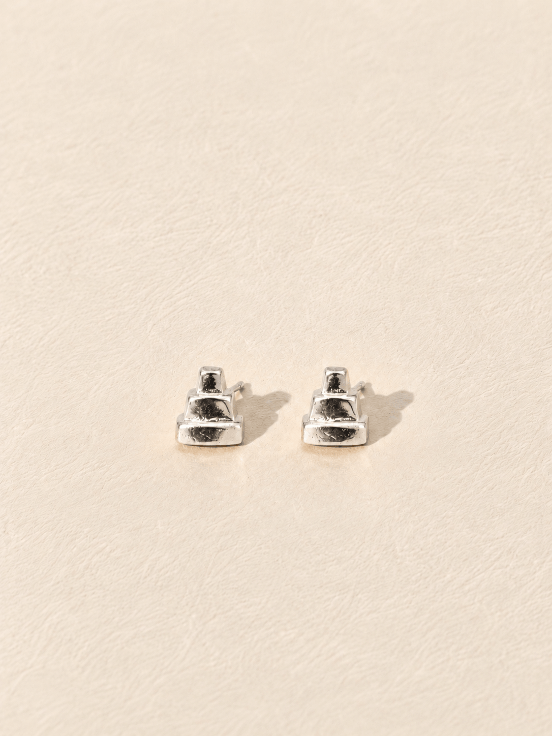 EGYPT STUDS SILVER