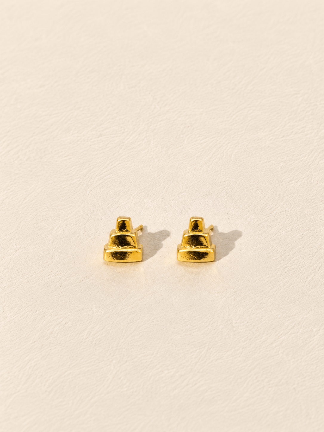 EGYPT STUDS GOLD VERMEIL