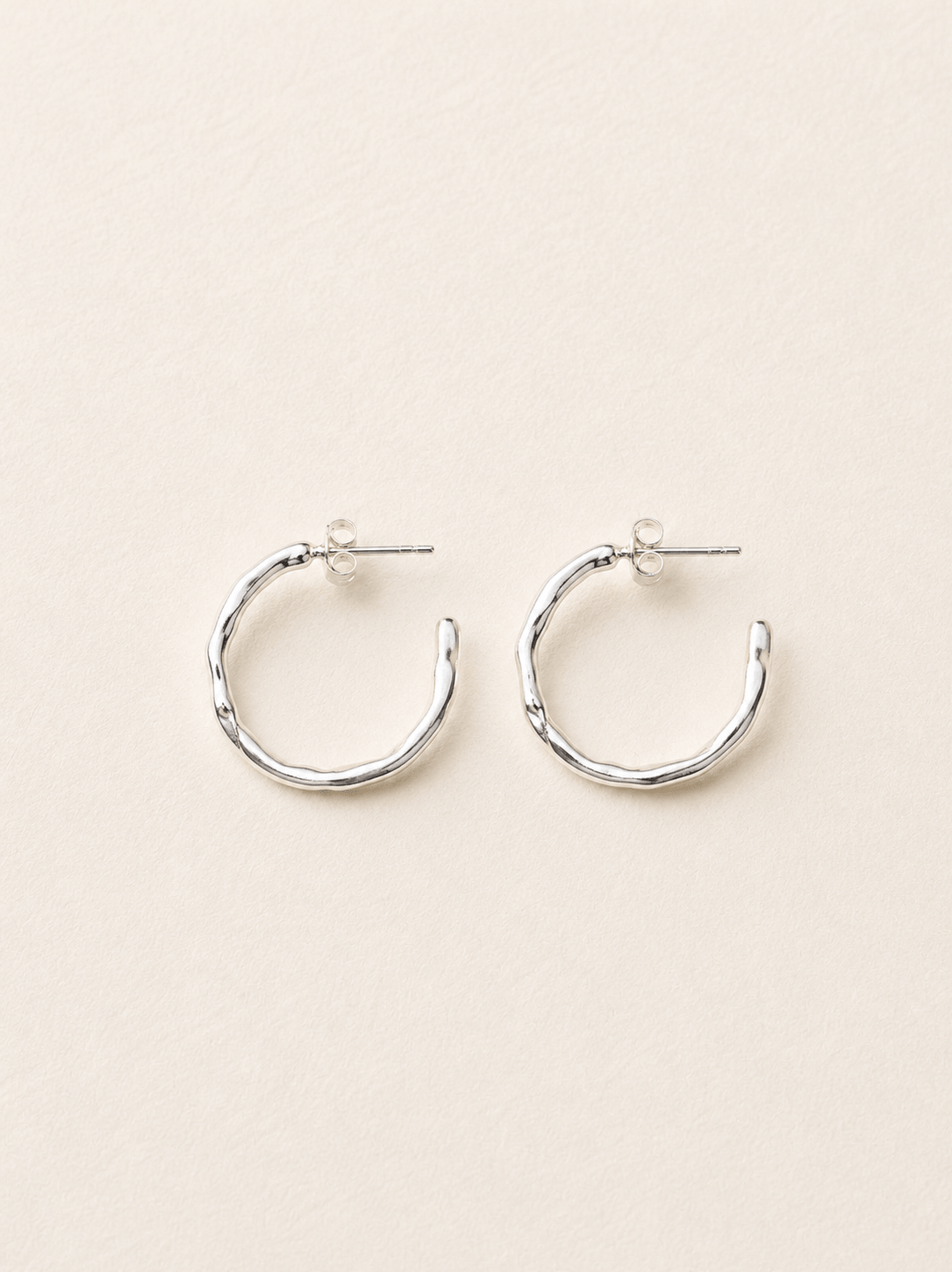 ALLESANDRA MEDIUM HOOPS SILVER
