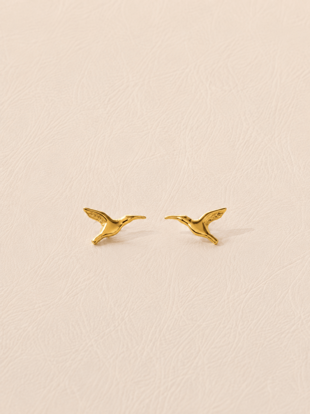 HONEY EATER STUDS GOLD VERMEIL