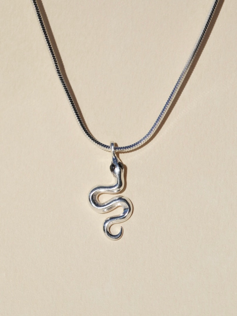 SERPENT NECKLACE SILVER