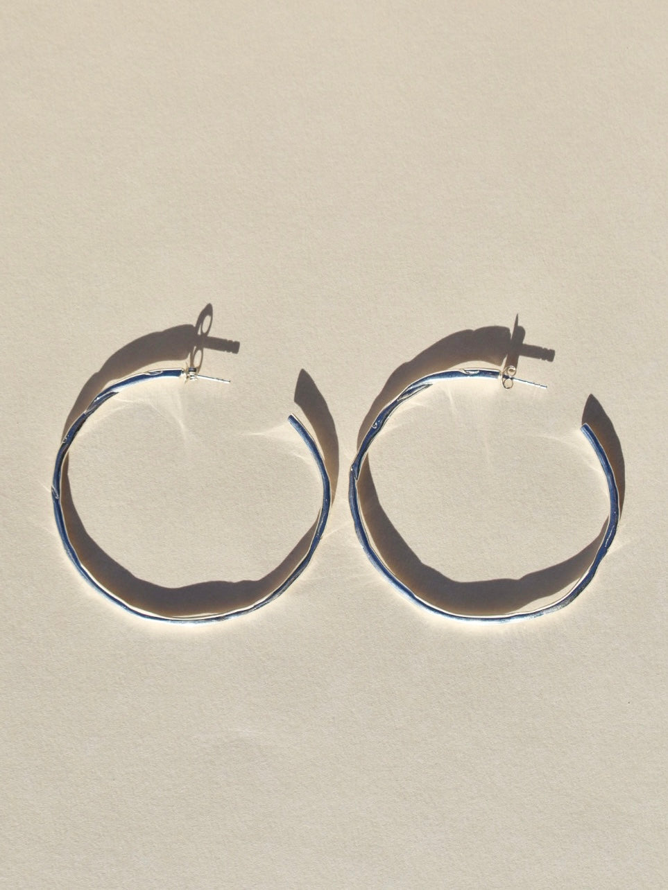 ALESSANDRA LARGE HOOPS SILVER