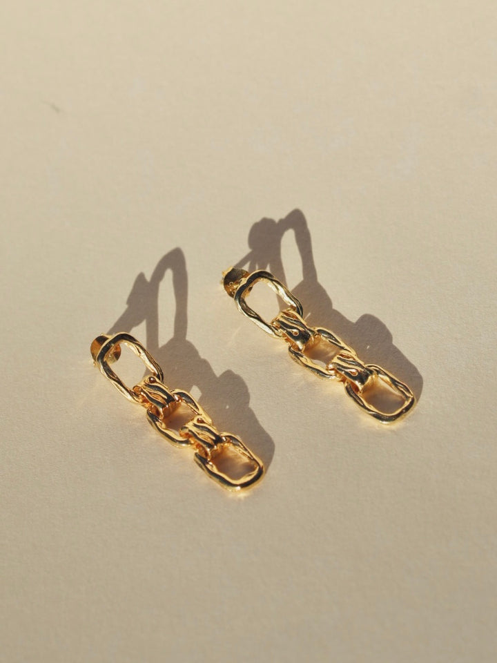 APHRODITE EARRINGS GOLD VERMEIL
