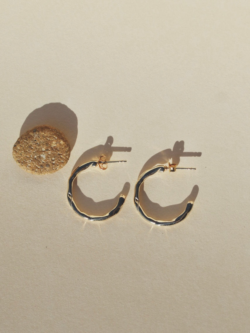 ALLESANDRA MEDIUM HOOP GOLD VERMEIL