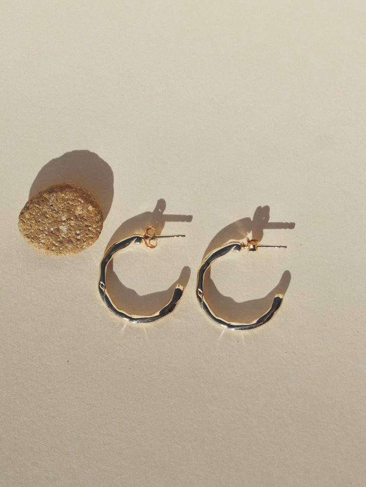 ALLESANDRA MEDIUM HOOP GOLD VERMEIL