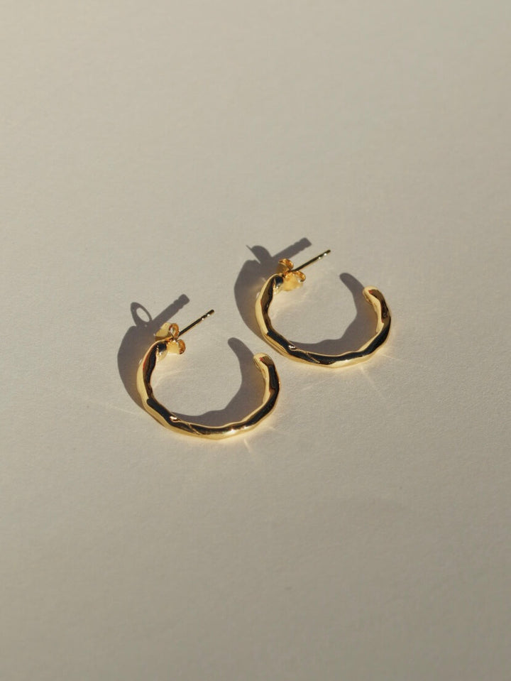 ALLESANDRA MEDIUM HOOP GOLD VERMEIL