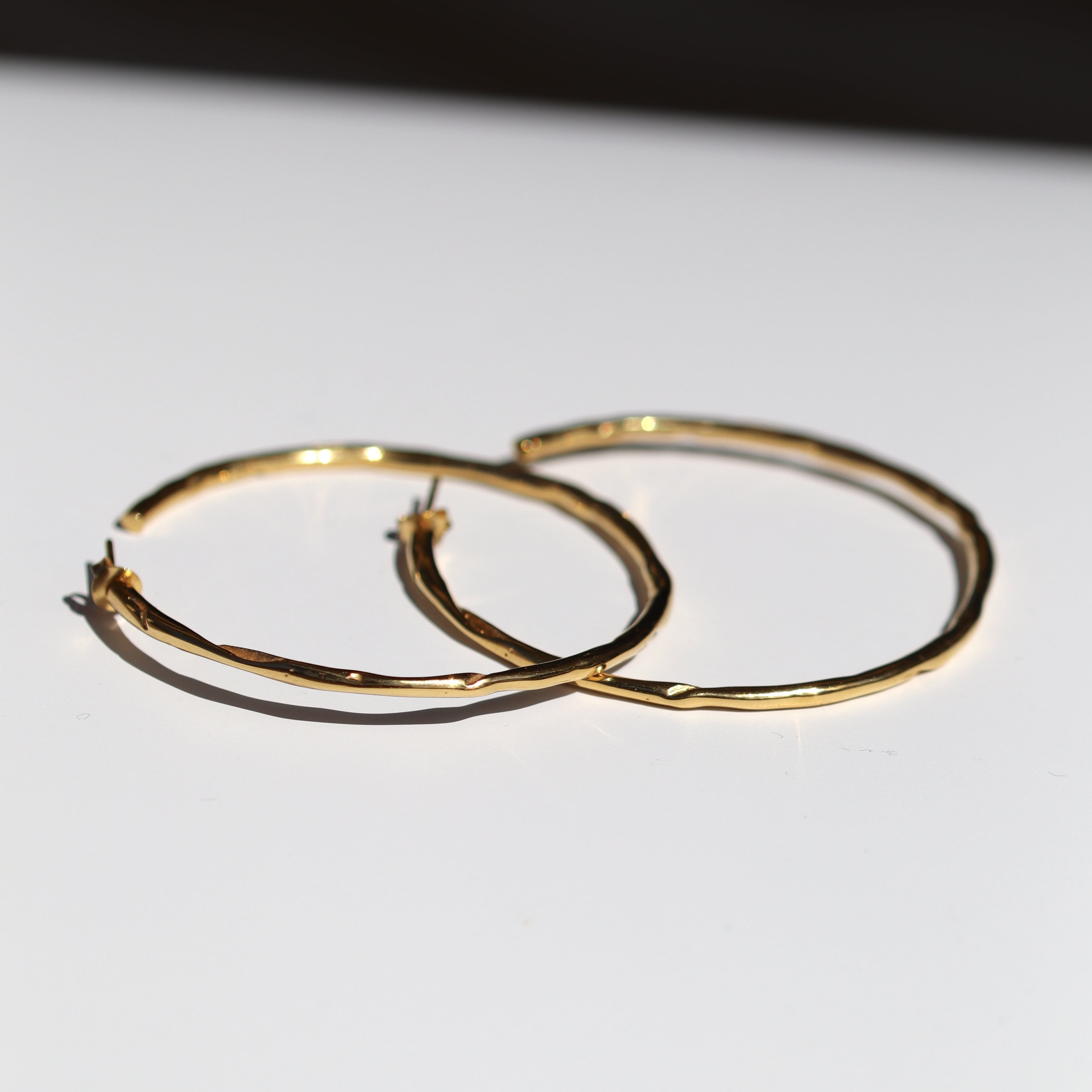 ALLESANDRA LARGE HOOP GOLD VERMEIL