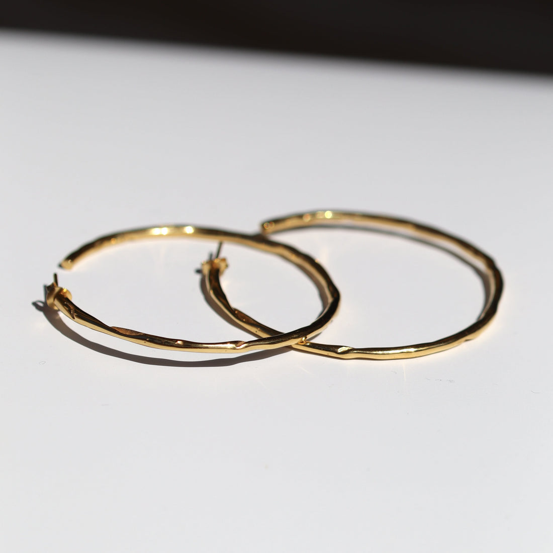 ALLESANDRA LARGE HOOP GOLD VERMEIL