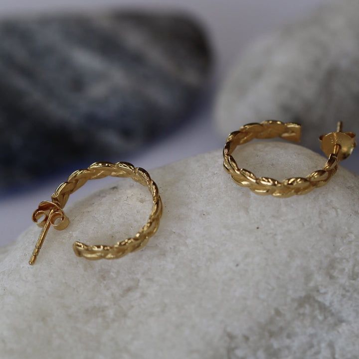 LILLIAN MEDIUM HOOPS GOLD VERMEIL