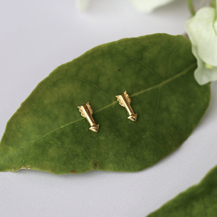 EROS STUDS GOLD VERMEIL