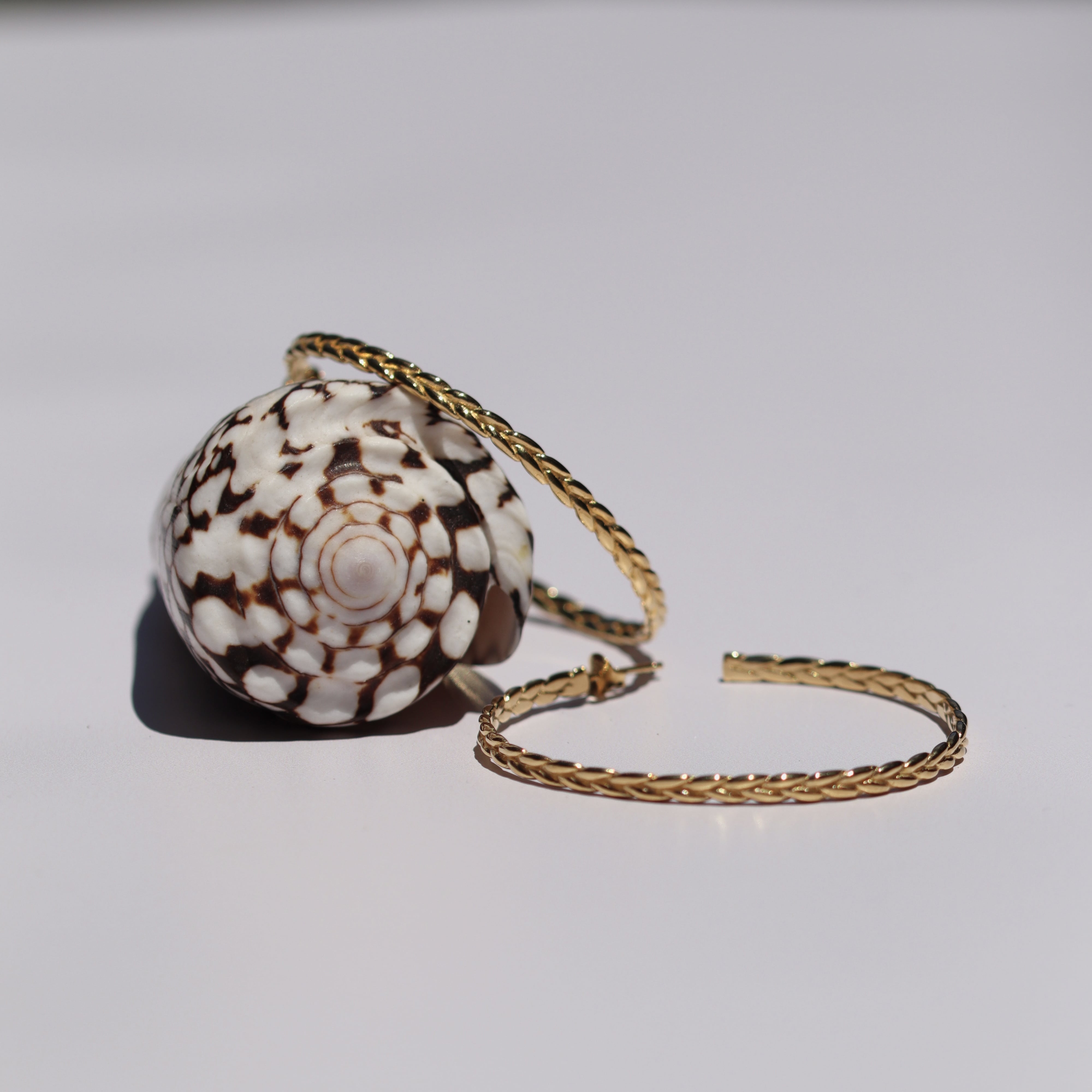 LILLIAN LARGE HOOPS GOLD VERMEIL