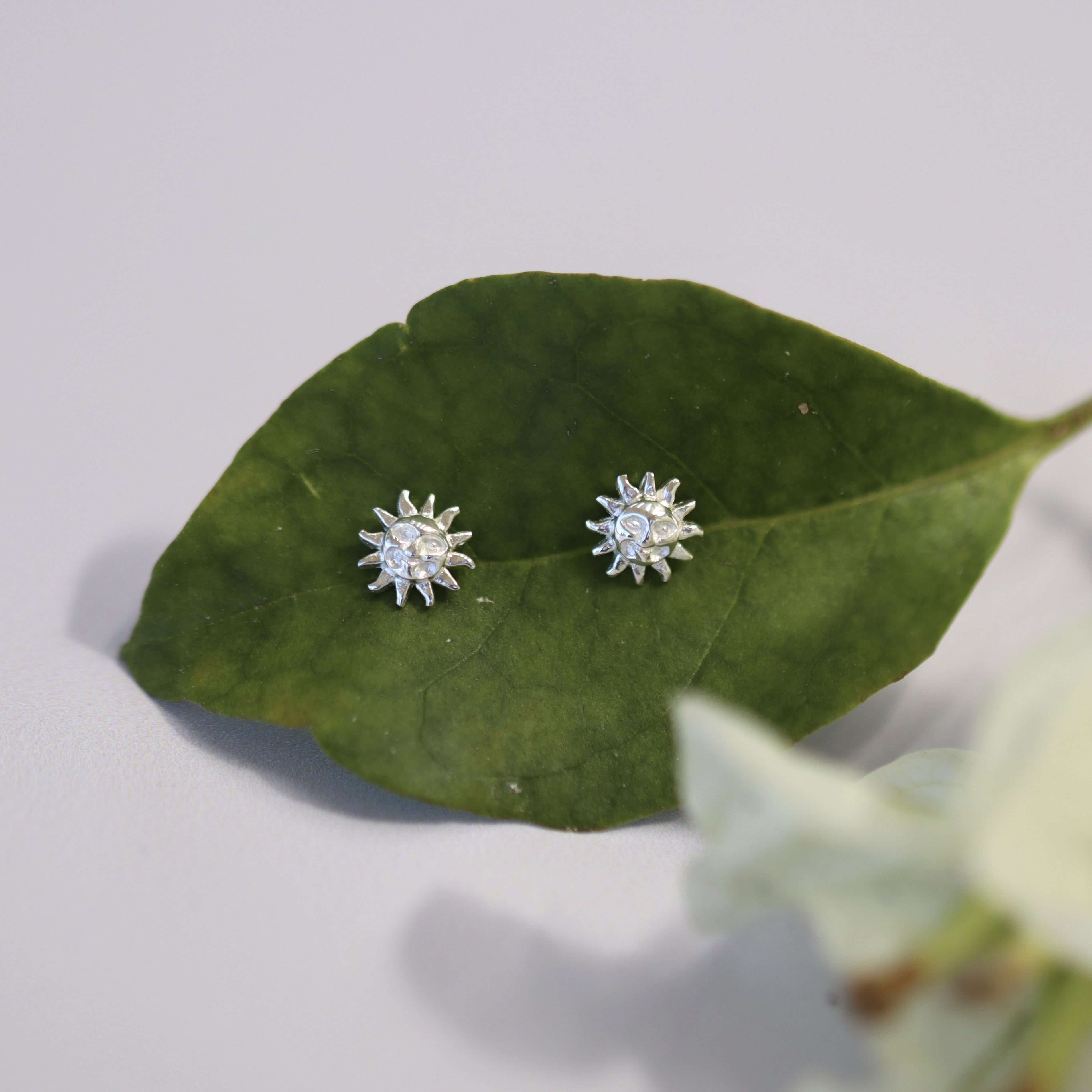 SOL STUDS SILVER