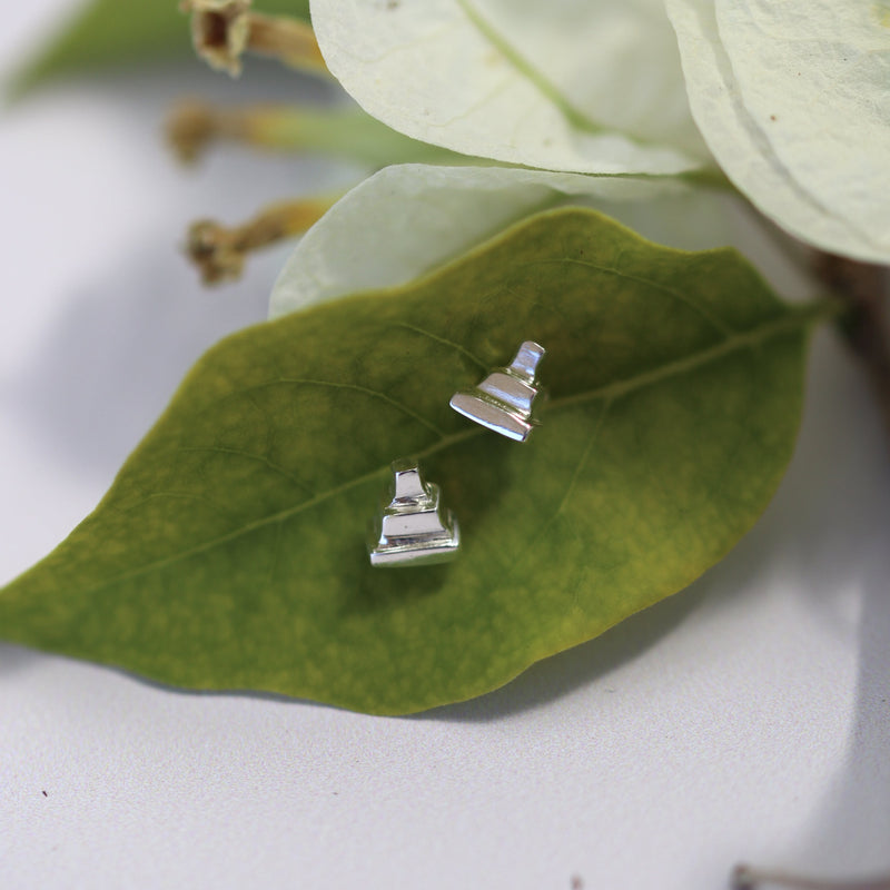 Pyramid Studs Silver