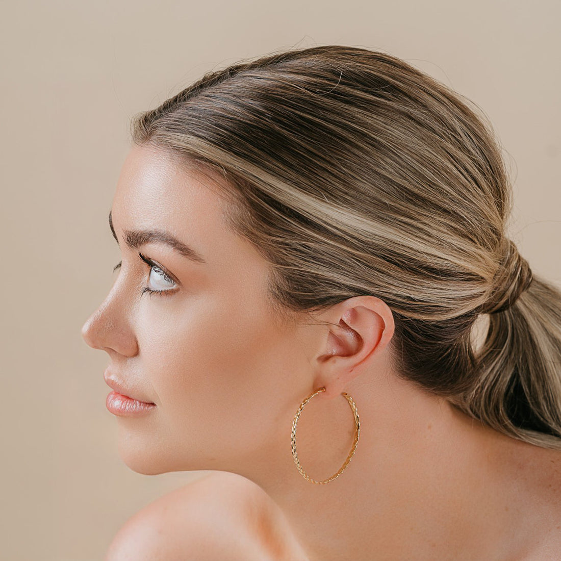 LILLIAN LARGE HOOPS GOLD VERMEIL