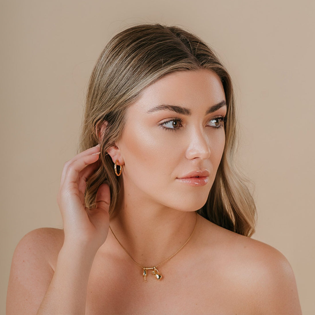 ALLESANDRA MEDIUM HOOP GOLD VERMEIL