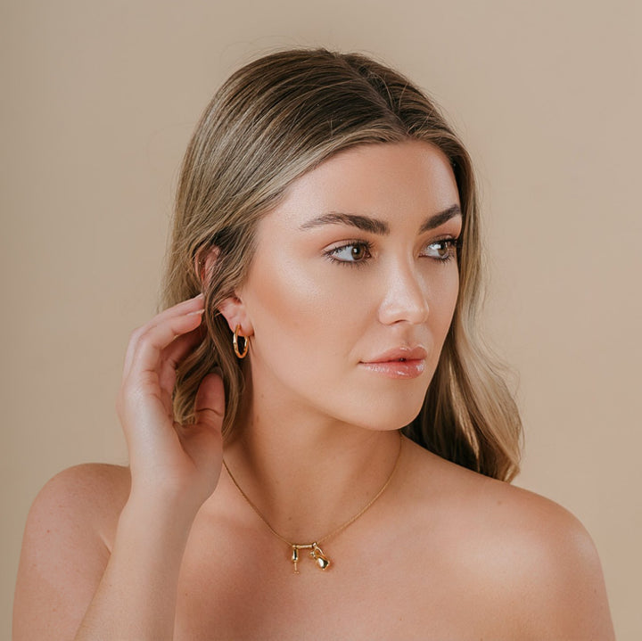 ALLESANDRA MEDIUM HOOP GOLD VERMEIL